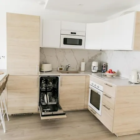 Apartamento Beachfront Sea View, 75m Size And Parking