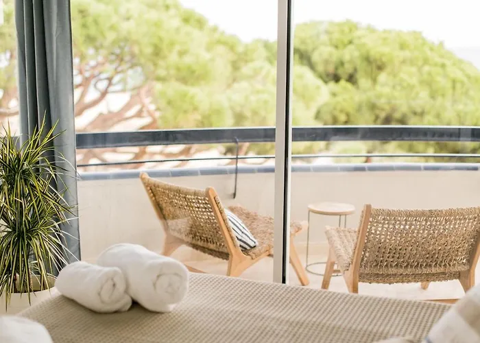 Beachfront Sea View, 75m Size And Parking Appartement *