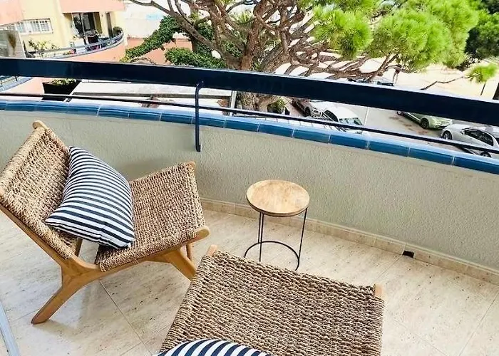 Beachfront Sea View, 75m Size And Parking Appartement *