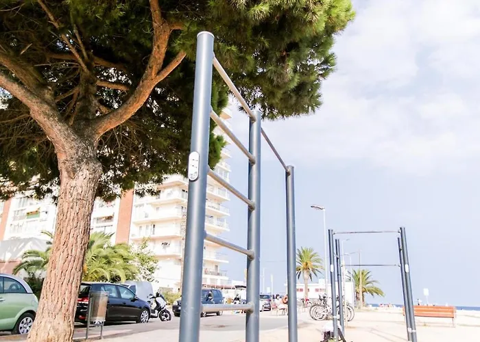 Beachfront Sea View, 75m Size And Parking Appartement *