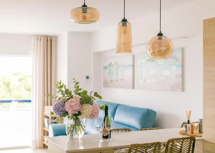 Beachfront Sea View, 75m Size And Parking * פלטחה ד'ארו