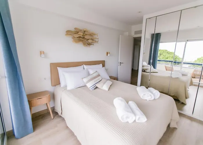 דירה Beachfront Sea View, 75m Size And Parking