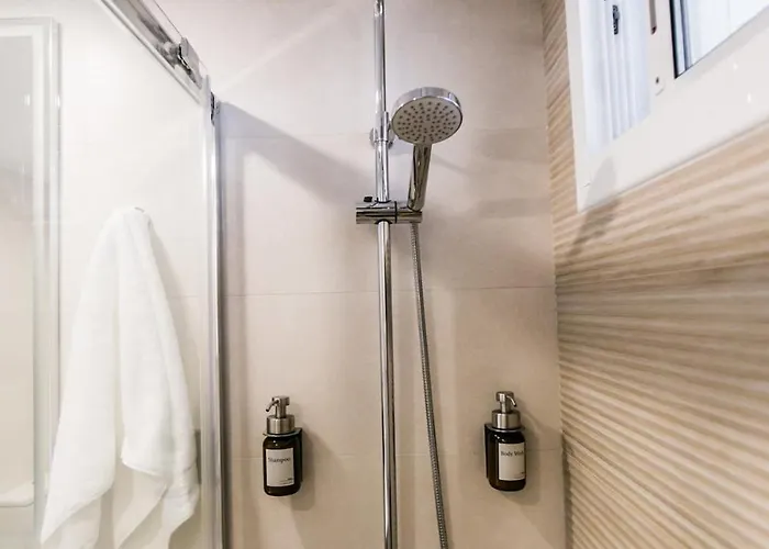 Beachfront Sea View, 75m Size And Parking * פלטחה ד'ארו