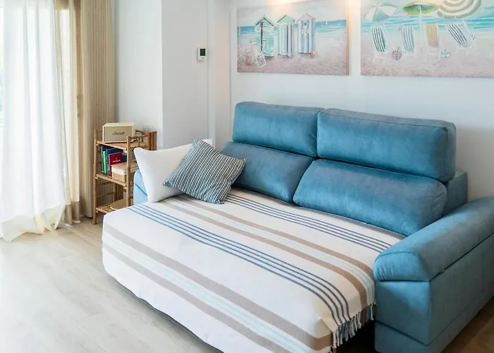 Beachfront Sea View, 75m Size And Parking דירה