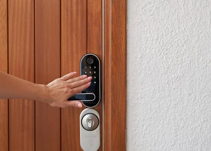 Beachfront Sea View, 75m Size And Parking דירה